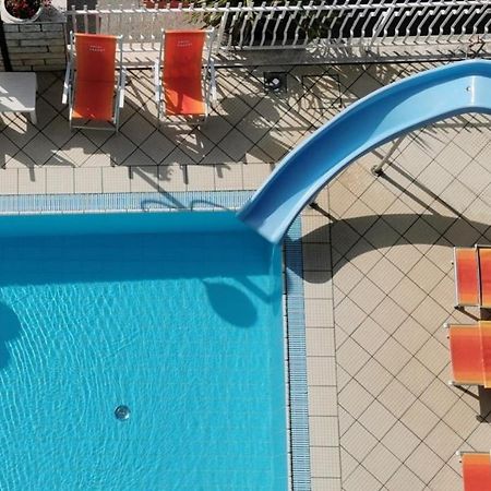 Hotel Cosmos Rimini Eksteriør billede