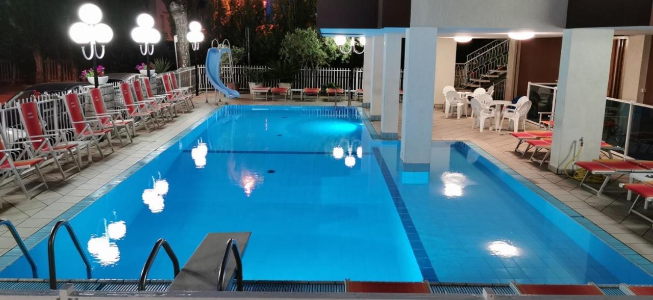 Hotel Cosmos Rimini Eksteriør billede