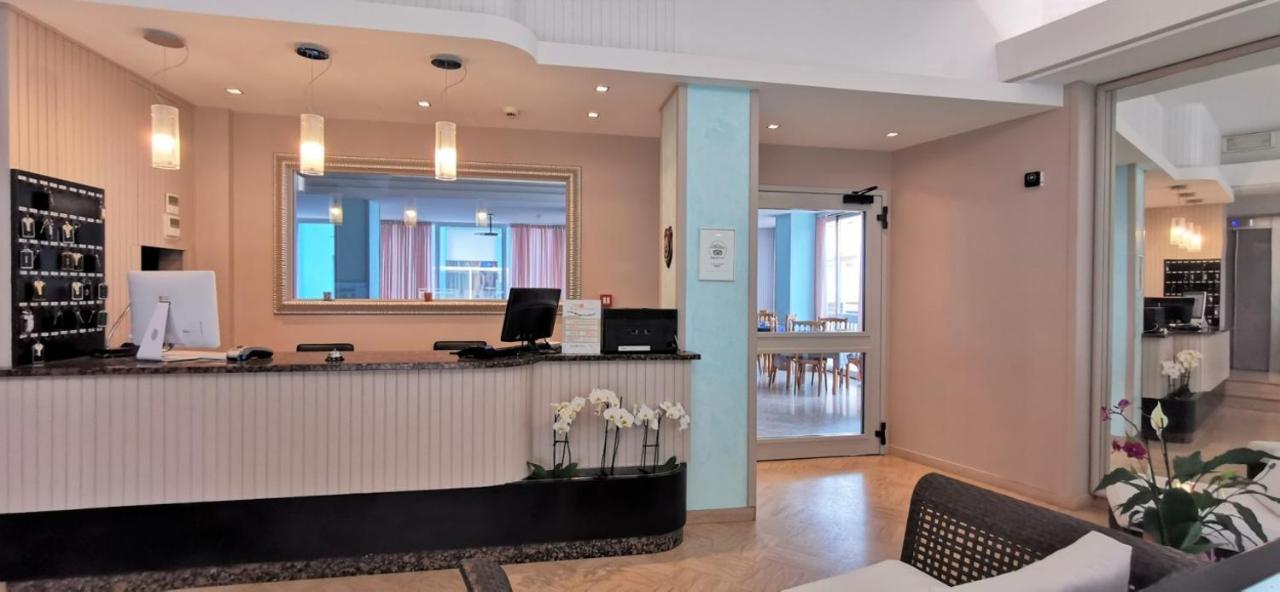Hotel Cosmos Rimini Eksteriør billede