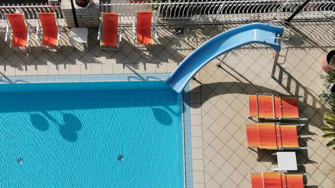 Hotel Cosmos Rimini Eksteriør billede